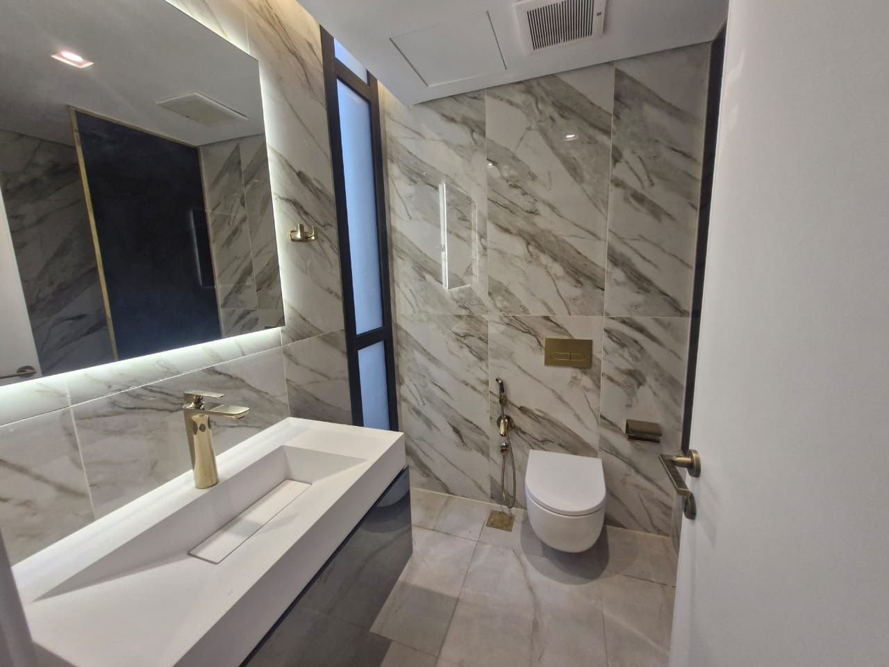 🏡 **Modern Luxury Villa for Sale in "Atual Roshn" - Elegant Design with Signature Touch of Elie Saab** 🌟